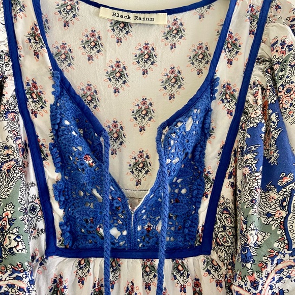 Womens flowy peasant blouse with flutter sleeves - Picture 8 of 9